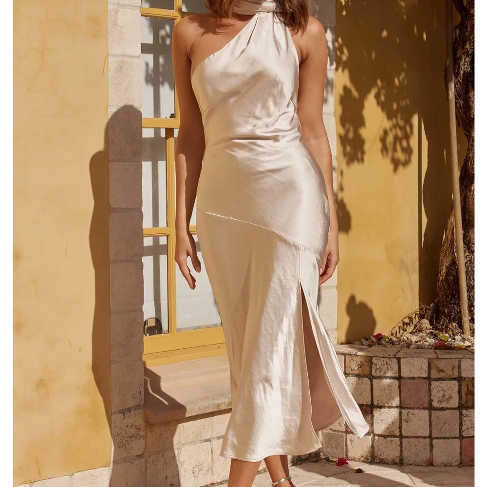 Elegant Cream One-Shoulder Dress